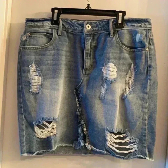 Jessica Simpson distressed mini Jean skirt - Picture 1 of 2